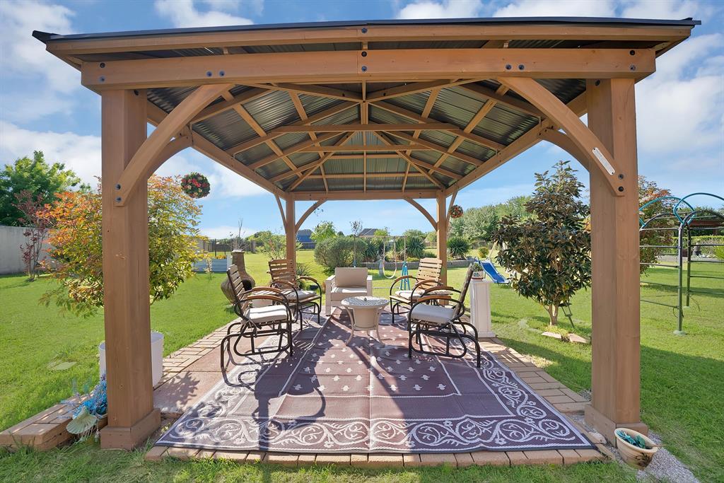 1611 Mustang Court Property Photo 4