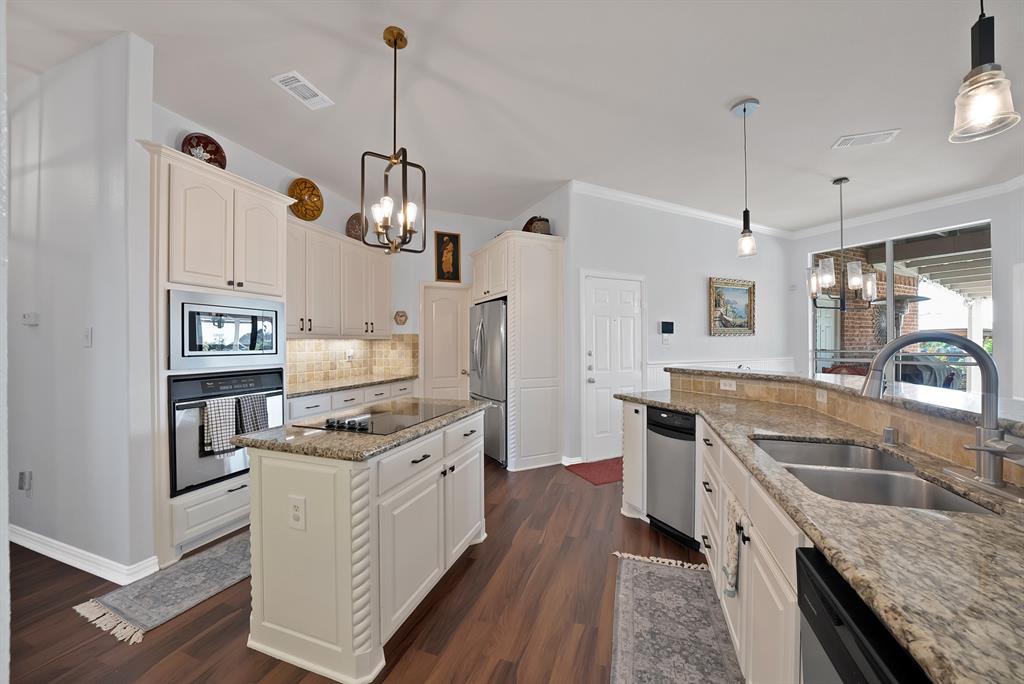 1611 Mustang Court Property Photo 8