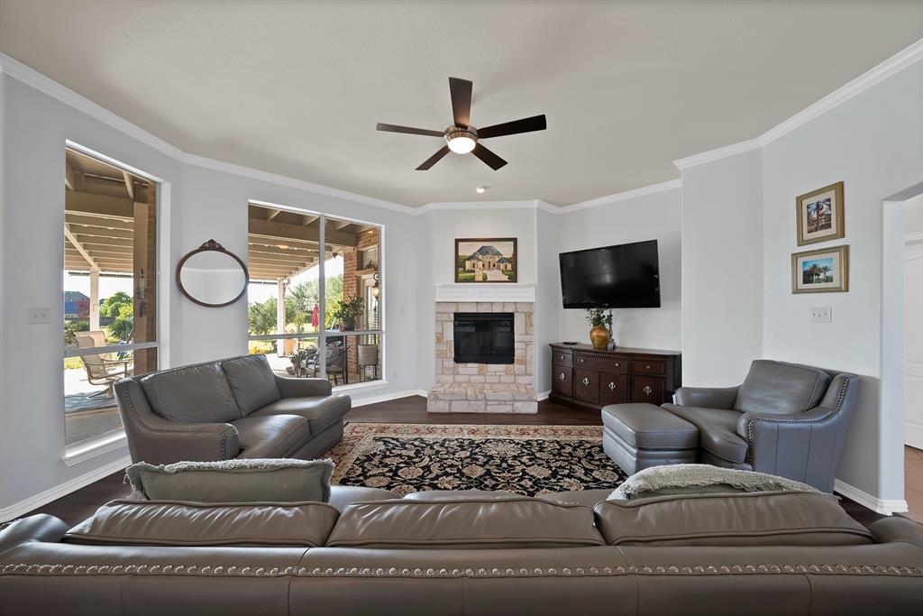 1611 Mustang Court Property Photo 14