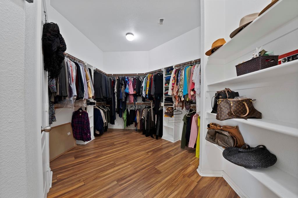 1611 Mustang Court Property Photo 18