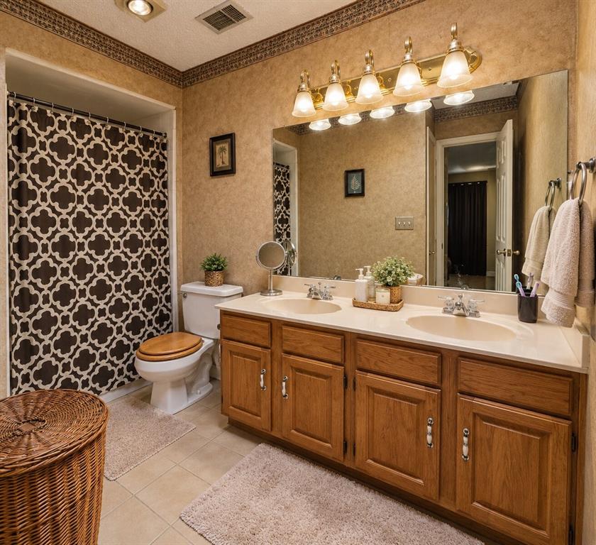 2023 Lorient Drive Property Photo 7