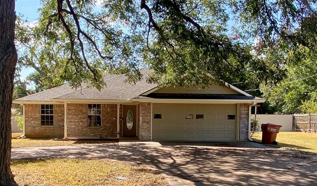 805 Lynn Street Property Photo 1