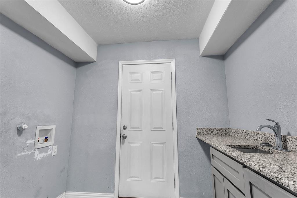 7117 Rolling Fork Drive Property Photo 24