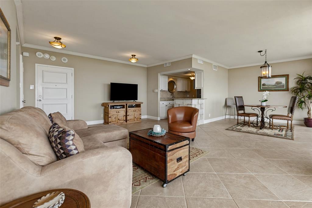6211 W Northwest Highway 2702 Property Photo 9
