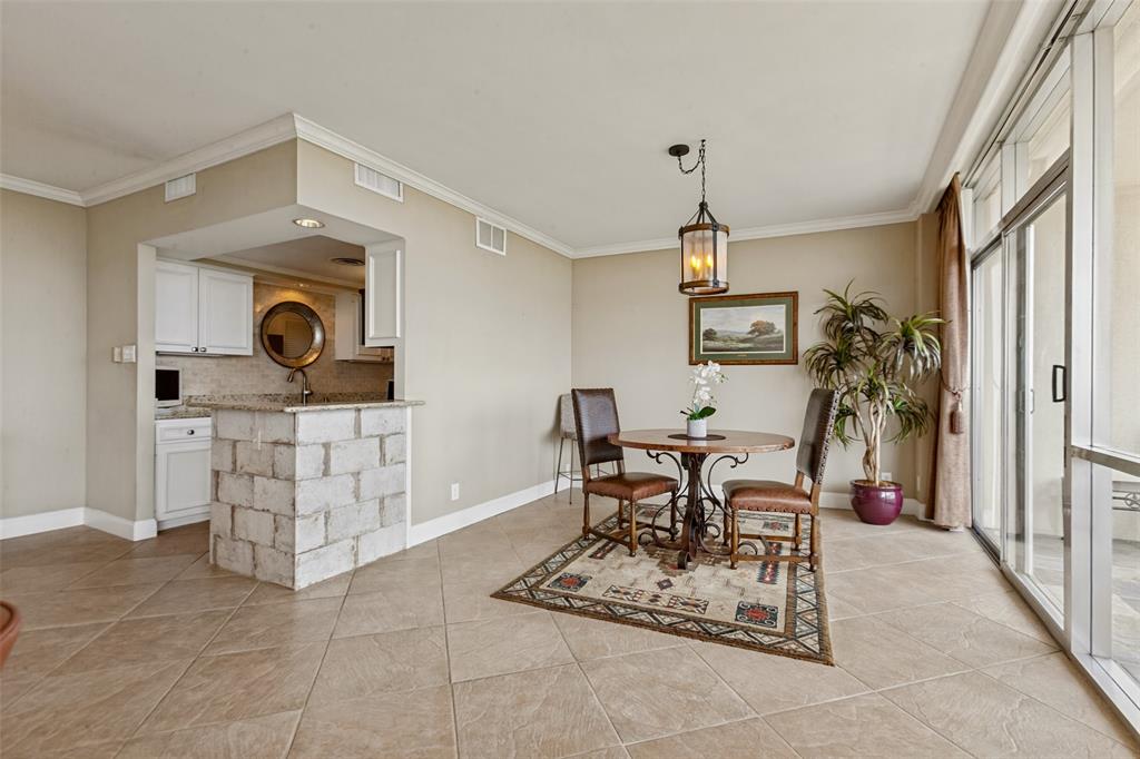 6211 W Northwest Highway 2702 Property Photo 11