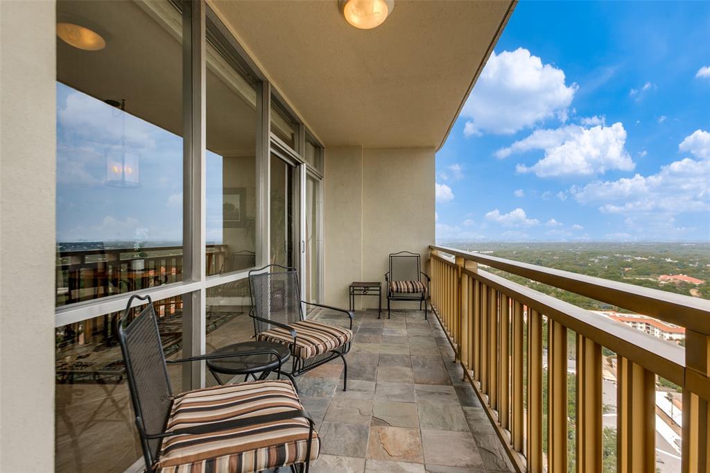 6211 W Northwest Highway 2702 Property Photo 12