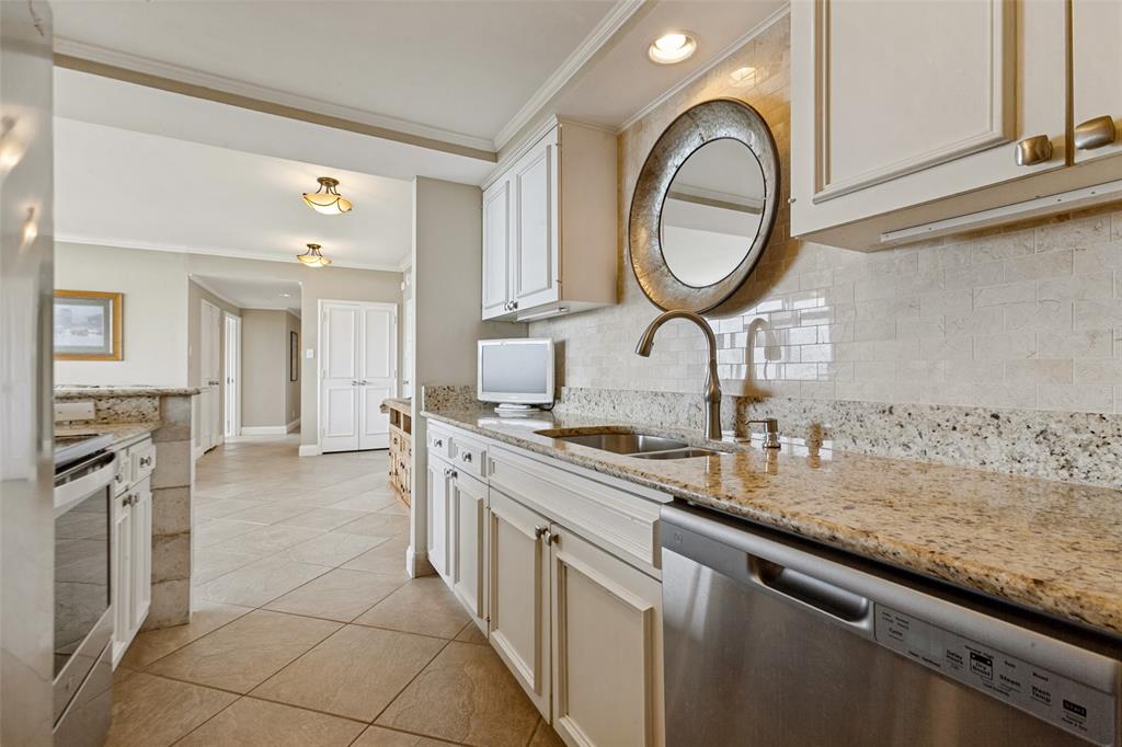 6211 W Northwest Highway 2702 Property Photo 14