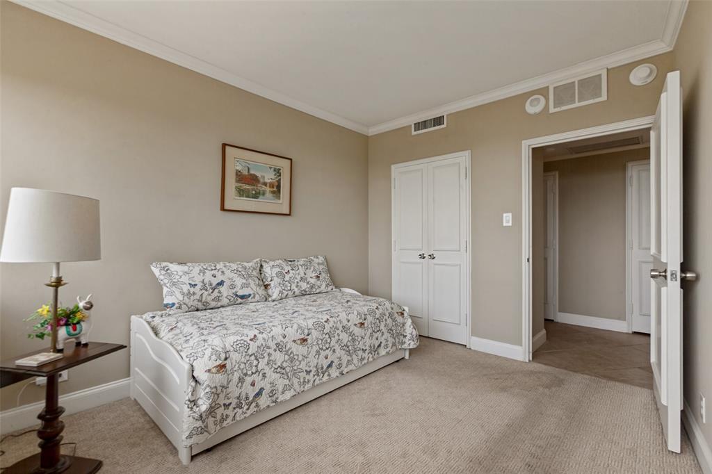 6211 W Northwest Highway 2702 Property Photo 16