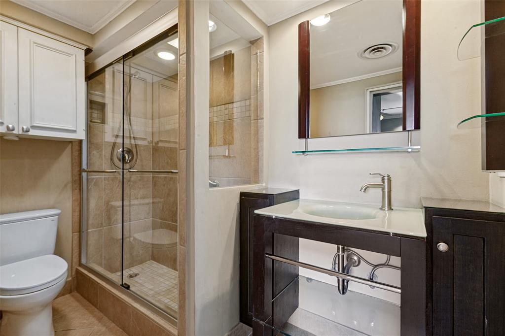 6211 W Northwest Highway 2702 Property Photo 20
