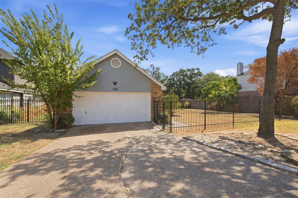 1308 Carver Lane Property Photo 1