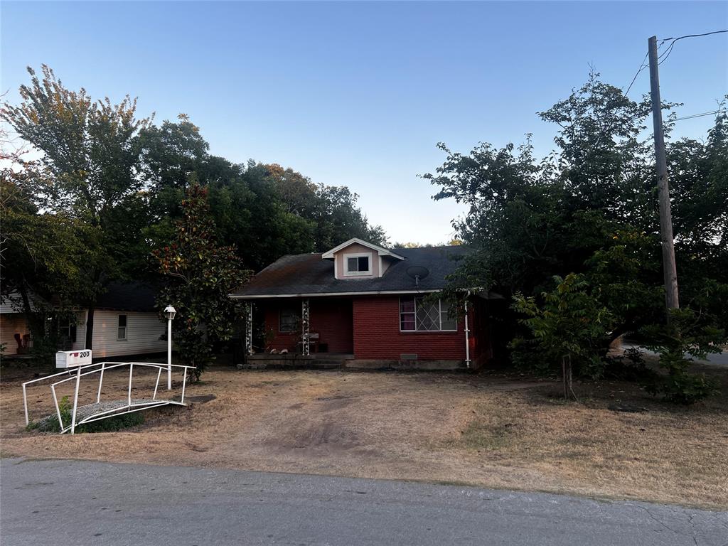 200 E Indiana Avenue Property Photo 1