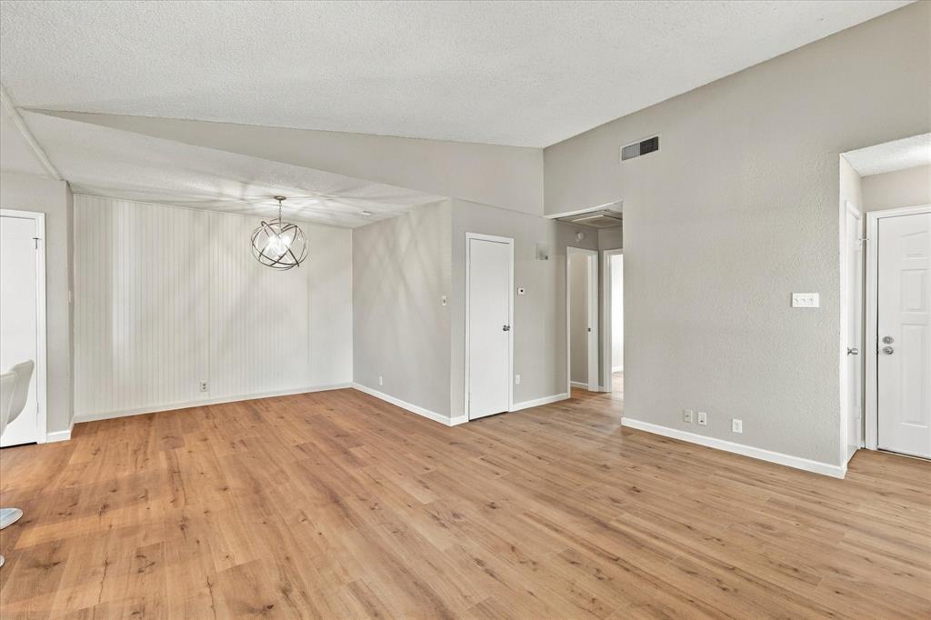 1901 Cloisters Drive 920 Property Photo 6