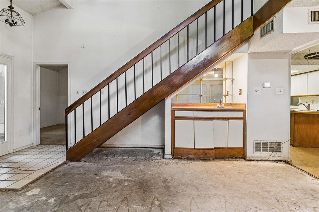18040 Midway Road 105 Property Photo 4