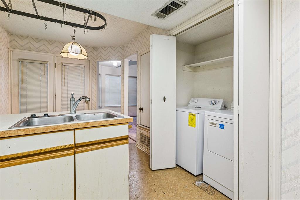 18040 Midway Road 105 Property Photo 9