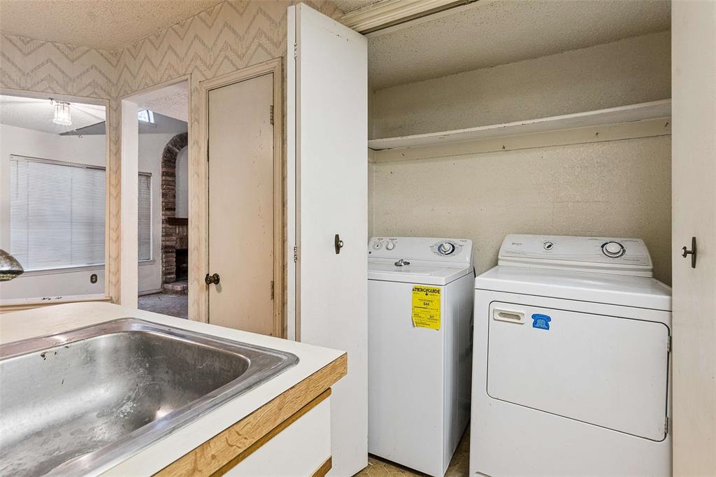 18040 Midway Road 105 Property Photo 12