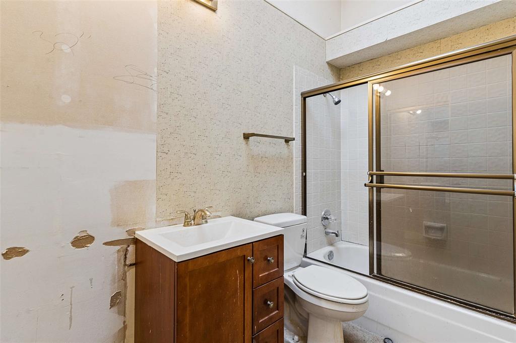18040 Midway Road 105 Property Photo 13