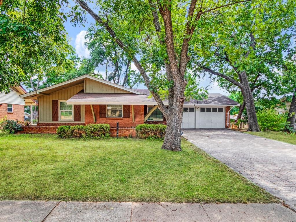 2222 Woodoak Drive Property Photo 1