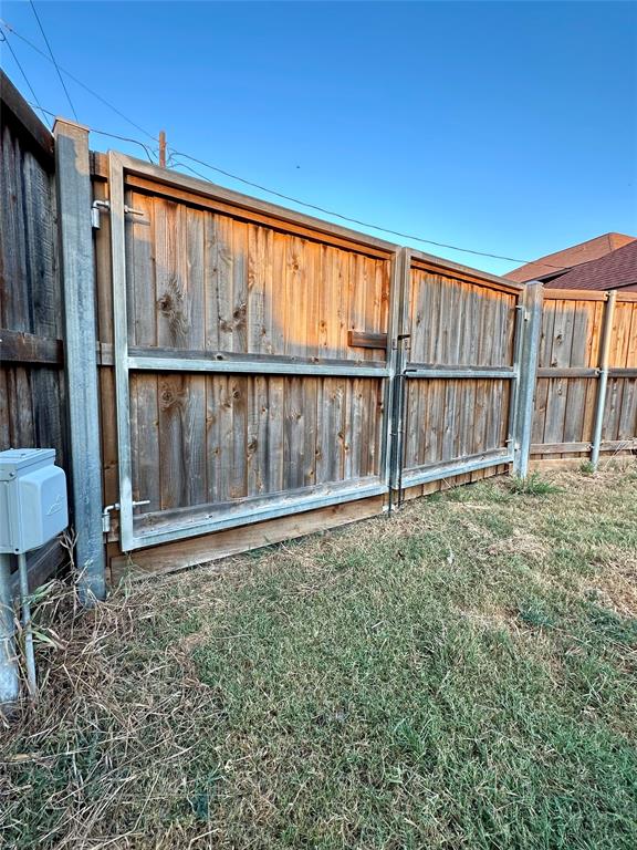 1309 London Drive Property Photo 4