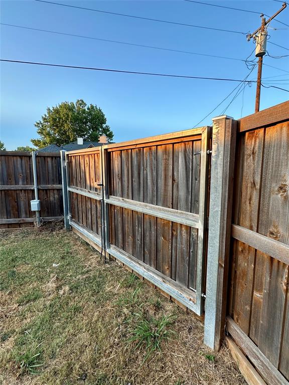 1309 London Drive Property Photo 5