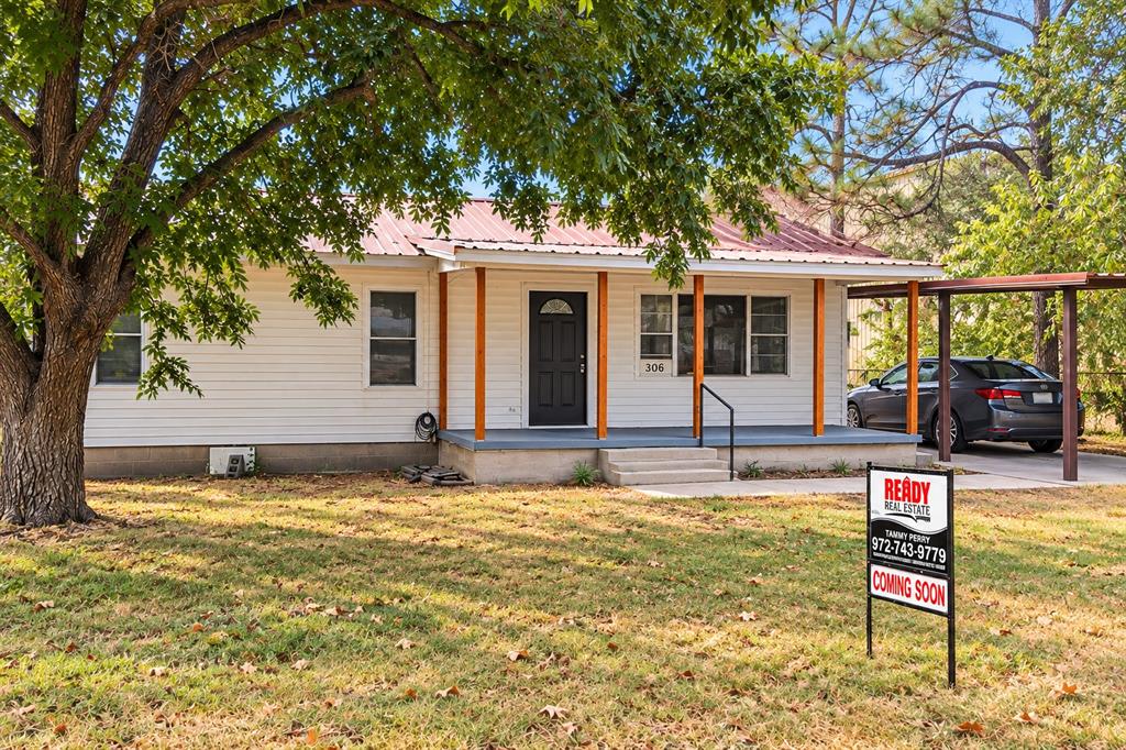 306 S Oak Lane Property Photo 1