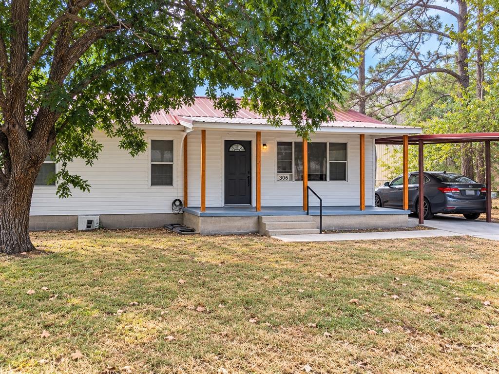 306 S Oak Lane Property Photo 1