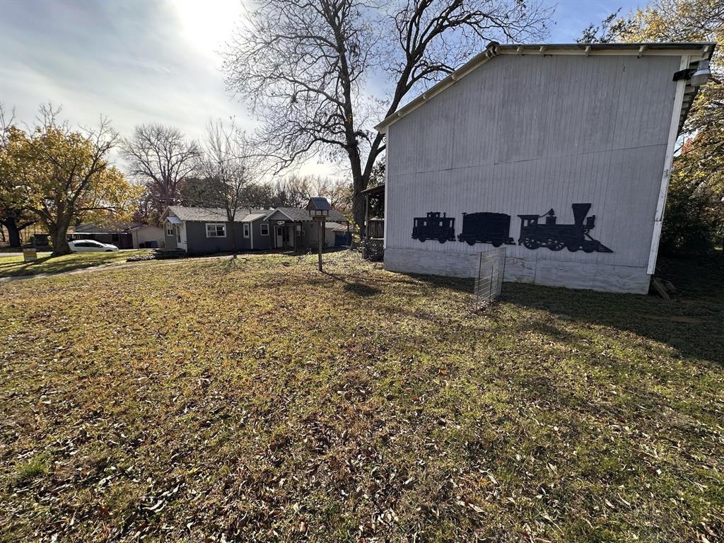 2931 S Barrett Avenue Property Photo 4