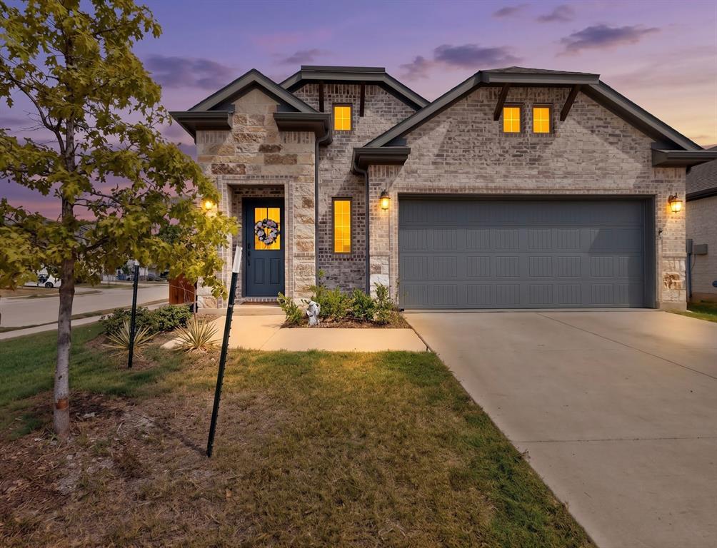 902 Crested View Place Property Photo 1