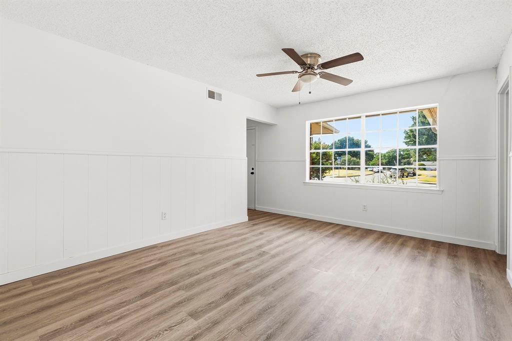 1306 N Floyd Road Property Photo 6