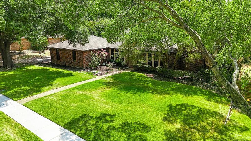 541 Briarglen Drive Property Photo 1