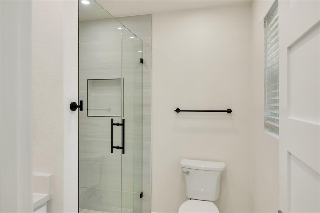 1418 Royal Drive Property Photo 13