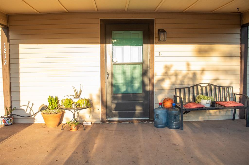 1212 Avenue Avenue Property Photo 2