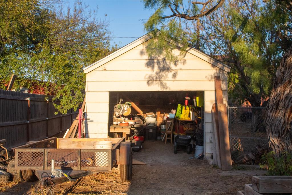 1212 Avenue Avenue Property Photo 23