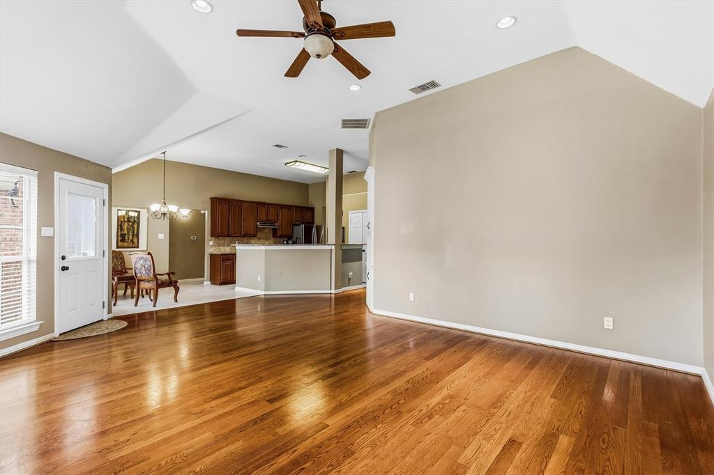 3916 Montrose Drive Property Photo 9