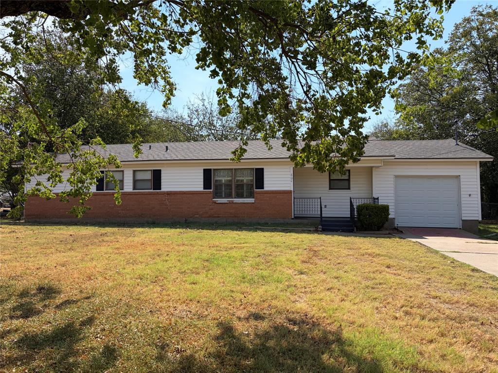 804 E Adams Street Property Photo 1