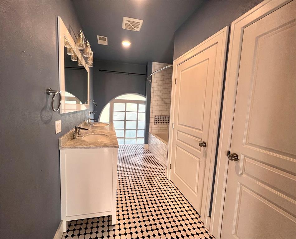 2003 Elizabeth Drive Property Photo 8