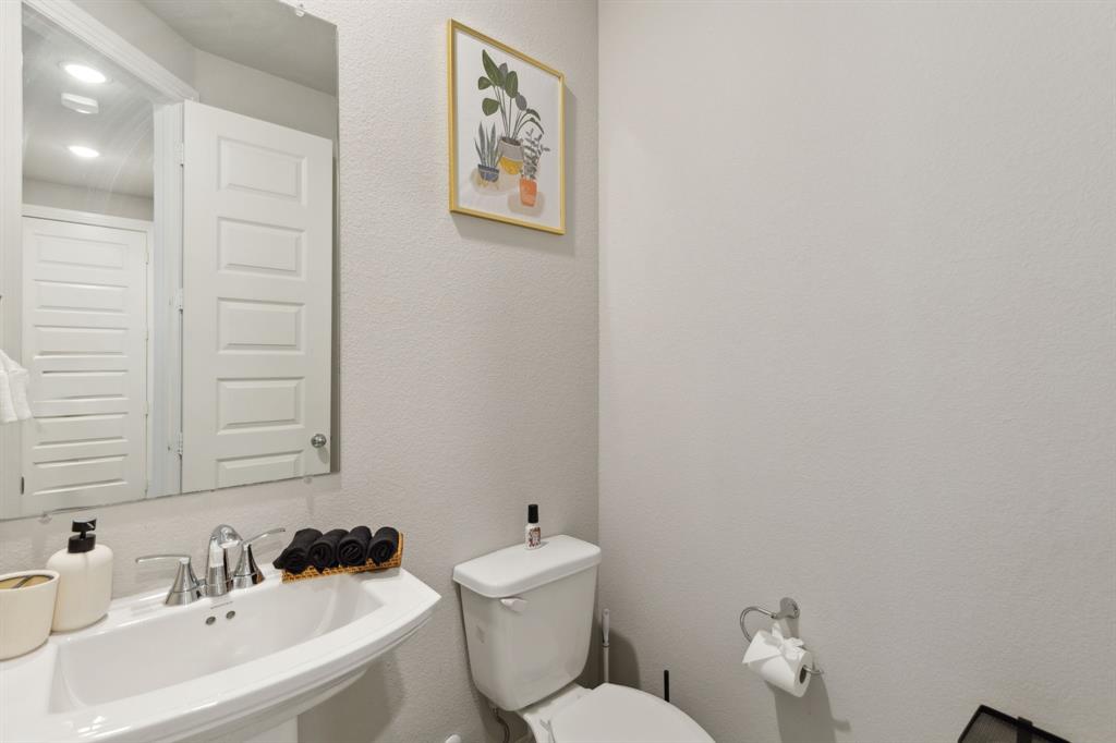 1104 Holcombe Drive Property Photo 22