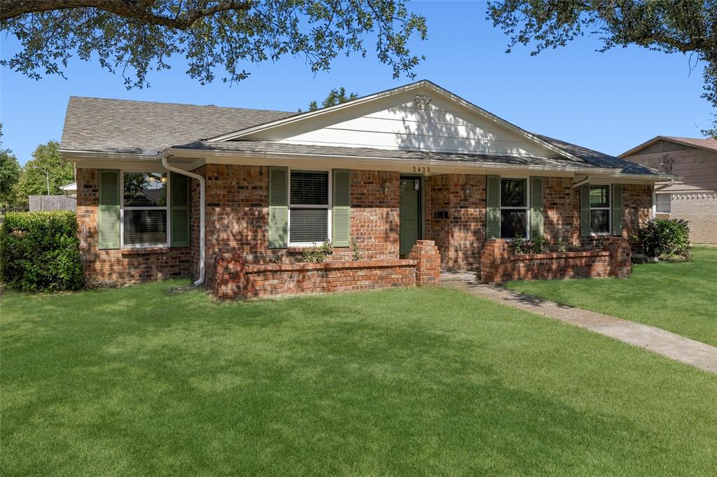 2433 Pinehurst Lane Property Photo 3