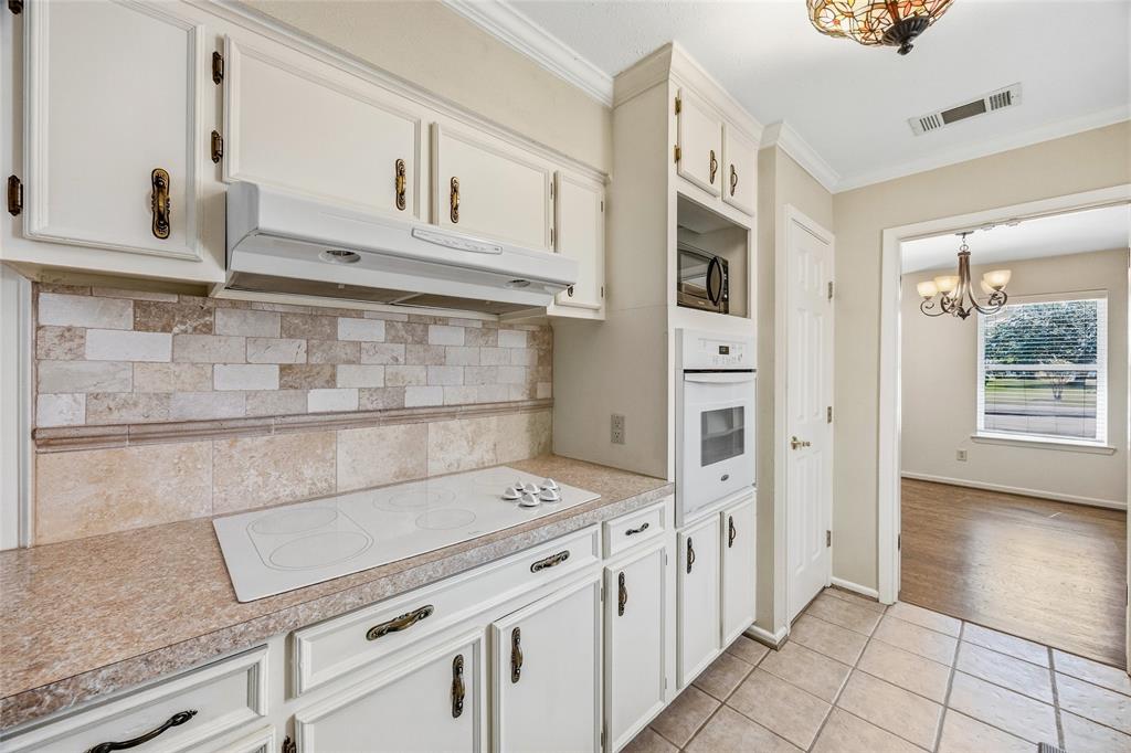 2433 Pinehurst Lane Property Photo 15