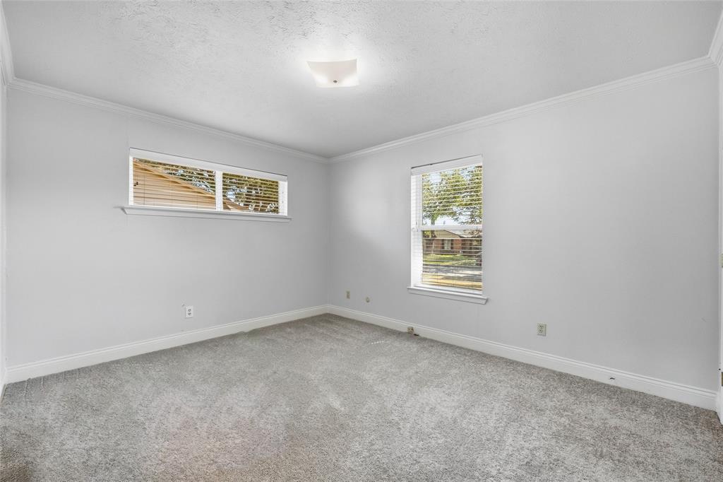2433 Pinehurst Lane Property Photo 19