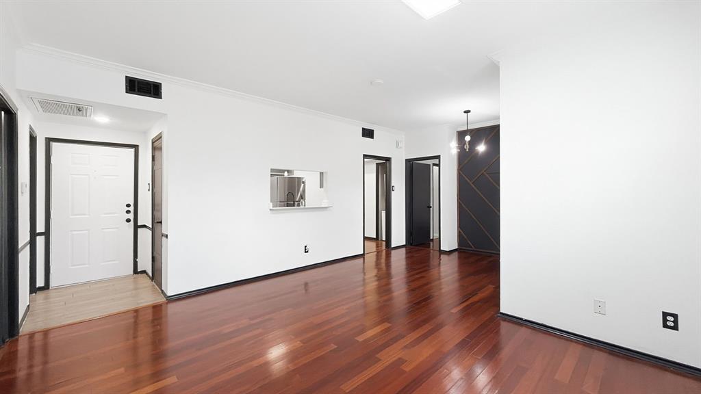 1700 Amelia Court 126 Property Photo 6