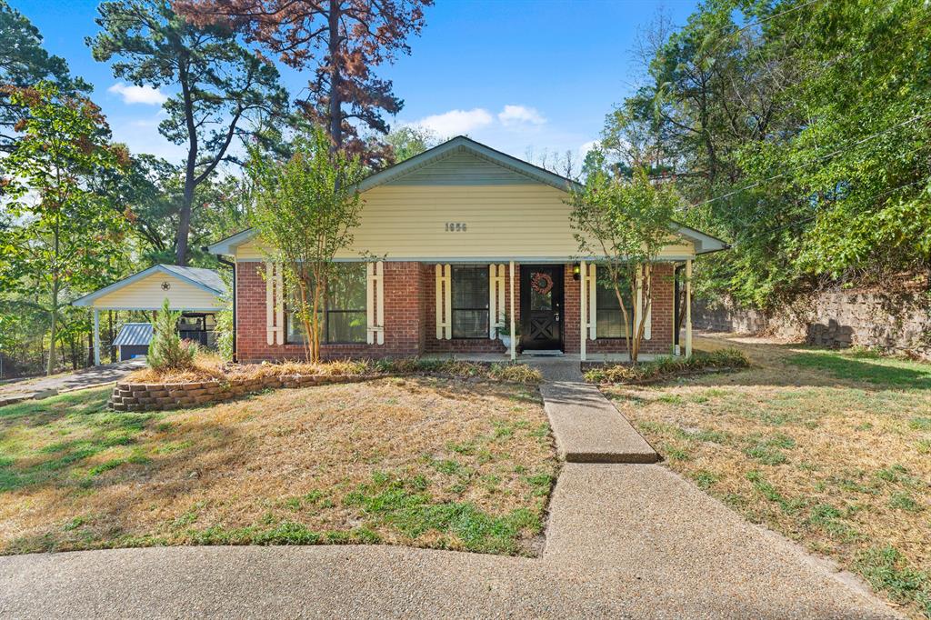 1656 Pineview Lane Property Photo 1