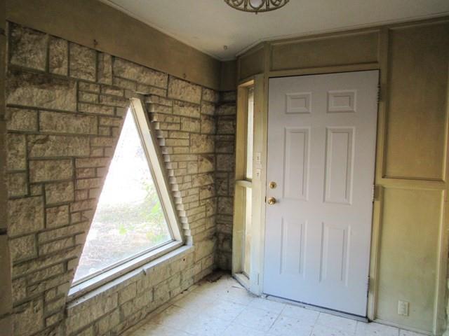 413 S Avenue G Property Photo 2