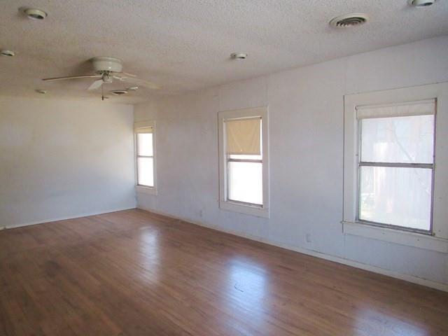 413 S Avenue G Property Photo 3
