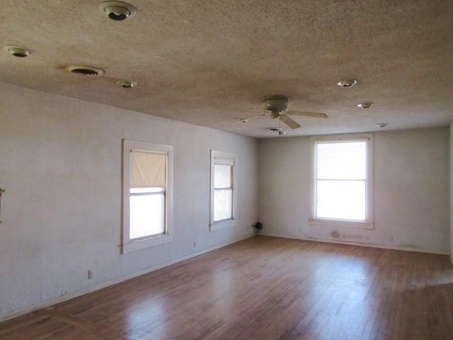 413 S Avenue G Property Photo 4