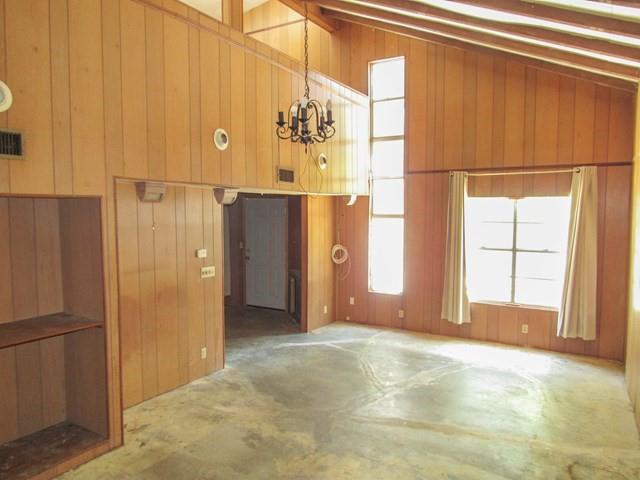 413 S Avenue G Property Photo 13