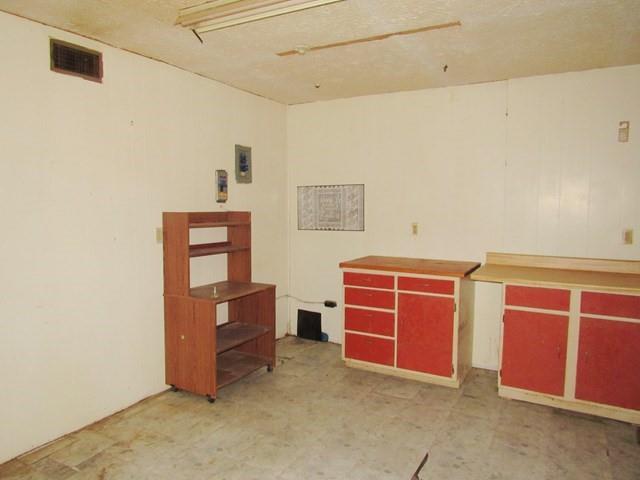 413 S Avenue G Property Photo 15