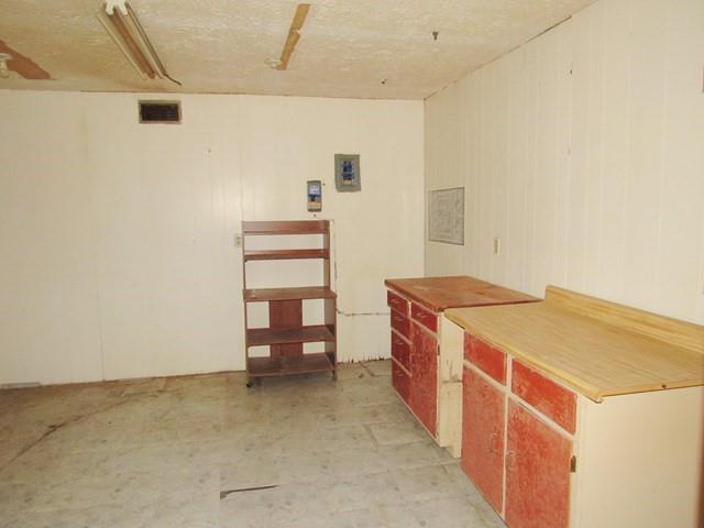 413 S Avenue G Property Photo 16