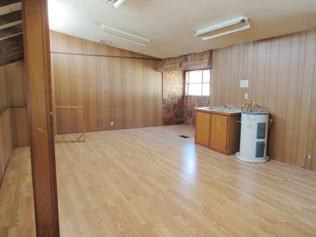 413 S Avenue G Property Photo 17