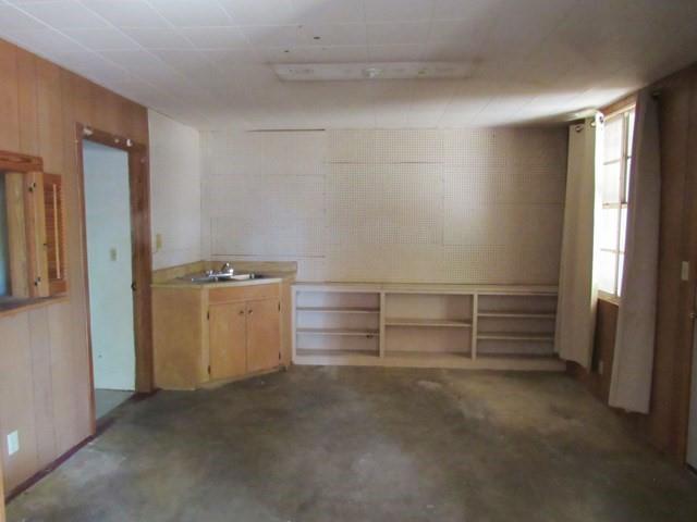 413 S Avenue G Property Photo 21