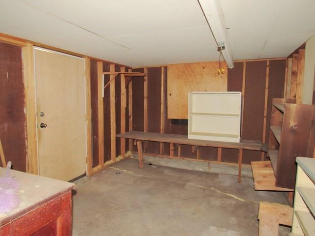 413 S Avenue G Property Photo 22